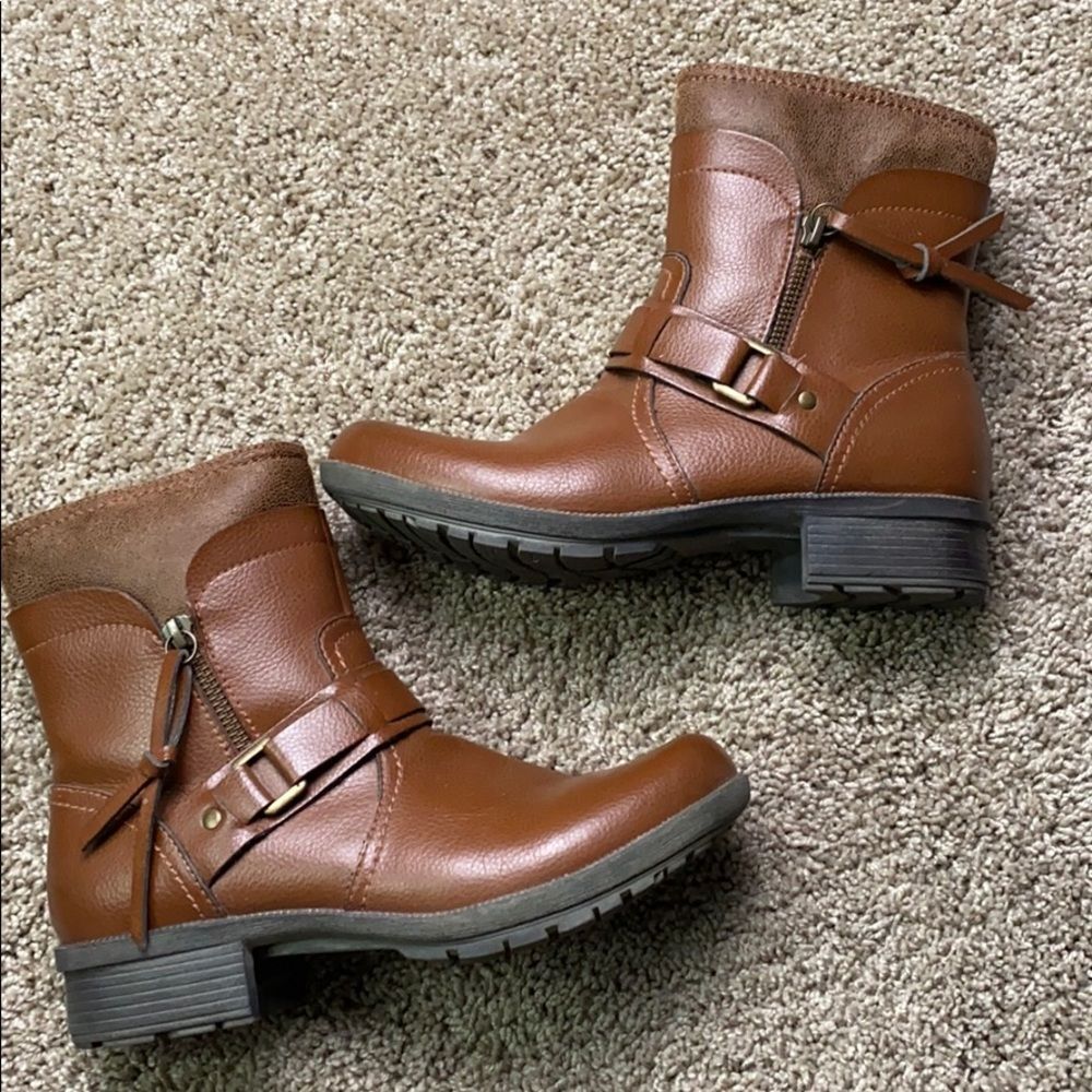 Clarks Ankle Boots Sz 8 Camel Brown